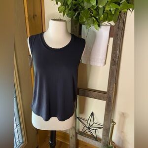 🔥SAVVI Crewneck Sleeveless Top🔥 NWOT